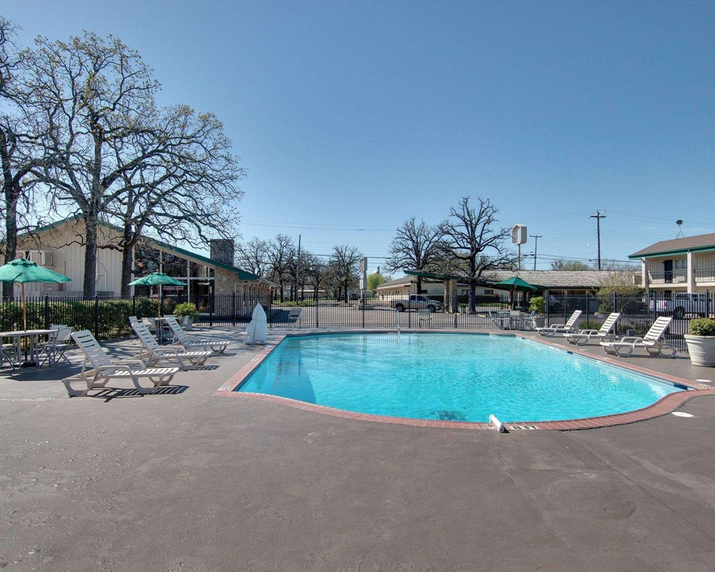 Days Inn By Wyndham Gatesville Buitenkant foto